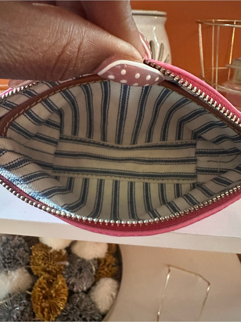 DOONEY & BOURKE Pink Nylon Cosmetic Pouch with Leather Logo Patch(EUC) - Picture 6 of 7